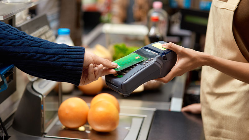 Commissioni pos: come funzionano le sanzioni per chi rifiuta pagamenti con carte o bancomat